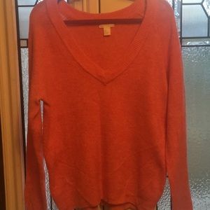 Soft orangey pink vneck.